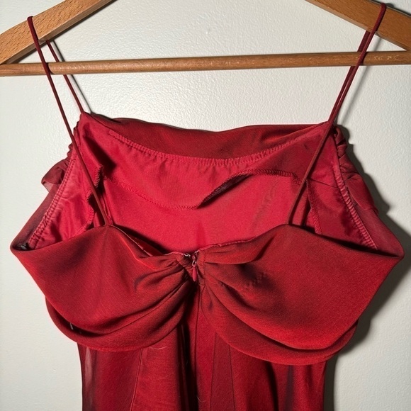 Vintage old Hollywood glamour inspired red gown - Picture 7 of 7